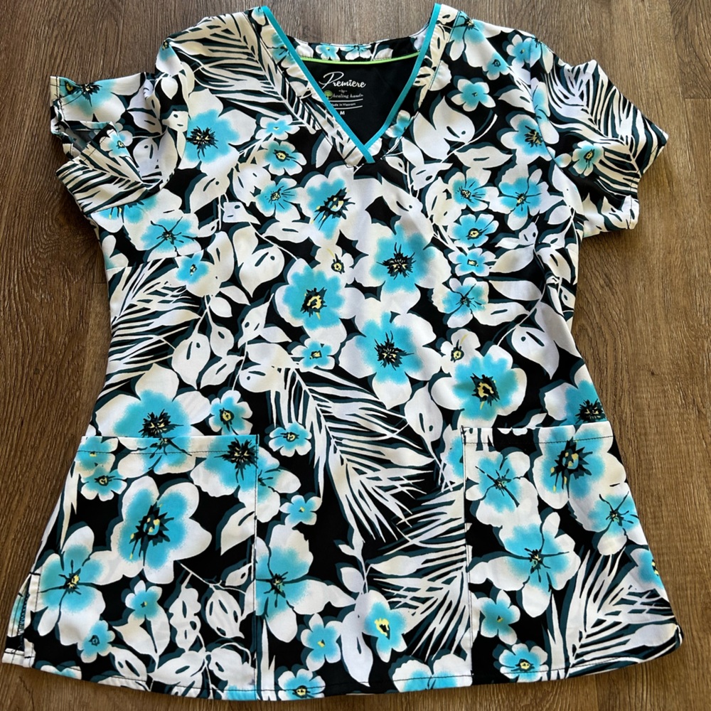 Premiere scrub top size M